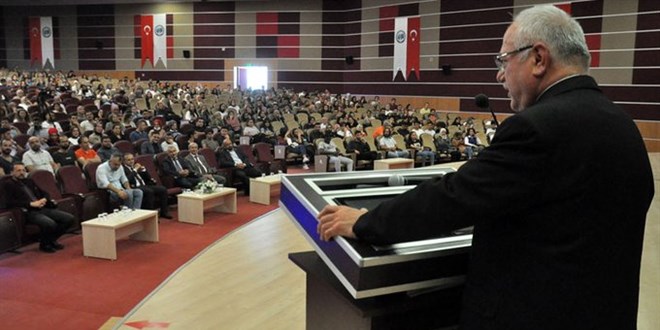 Rektörden yeni öğrencilere gece çıkışları için 'vampirli' uyarı