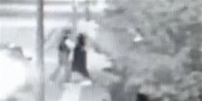 Ankara'da kadına şiddet kamerada! Sevgilisine kafa atıp bayılttı