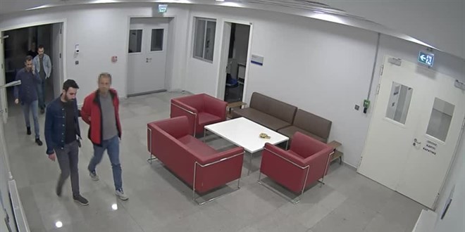 Yolcu karşılamaya gelen eski Başhekim FETÖ'den tutuklandı