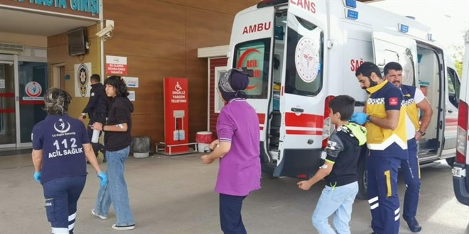 Teneff�steki 15 ��renciyi ar� soktu, okula 1 g�n ara verildi