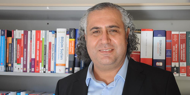 Ceza Hukuku Profesörü eğitimine Gazetecilik Bölümünde devam edecek