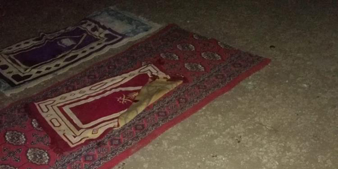 Damadını namaz kılarken silahla vurdu