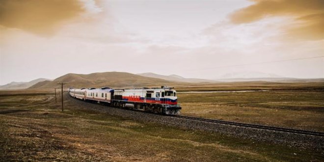 Ekspres tren rotaları seyahatseverlerin yeni gözdesi olacak