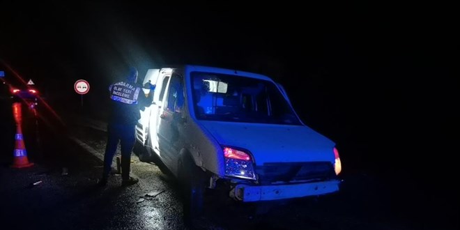 Kontolden ��kan ara� yamaca �arp�p 40 metre s�r�klendi: 1 �l�