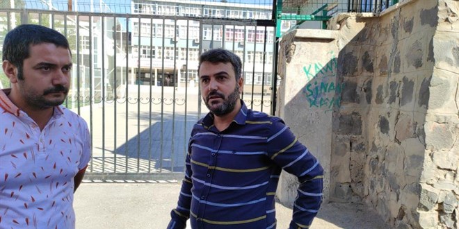 Sınava 1 dakika geç kalan aday dakikalarca dil döktü