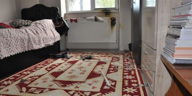 4 eve yıldırım isabet etti; elektrikli eşyalar zarar gördü
