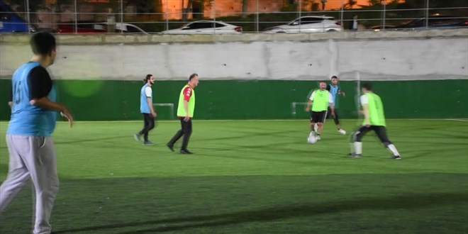 Sinop Valisi gençlerin halı saha maçı teklifini kırmadı