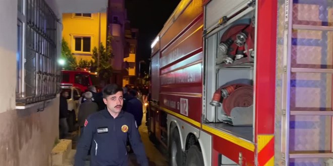 Bursa'da sinir krizi geçiren bir kişi 2 katlı evlerini yaktı