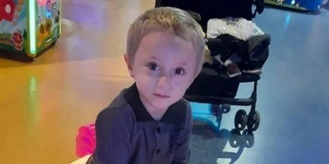 Kedi beslerken otomobilin altında kalan çocuk öldü
