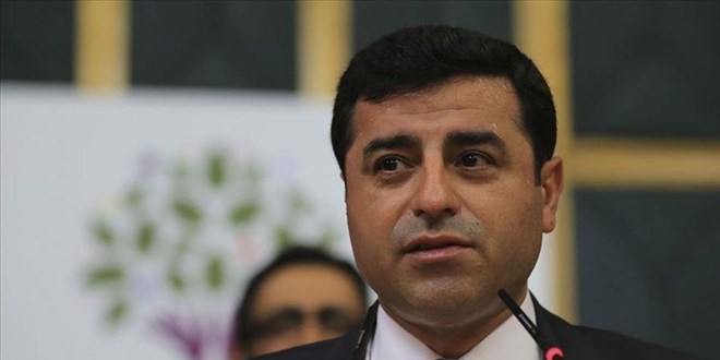 Selahattin Demirta'a 'kamu grevlisini hedef gstermekten'hapis cezas verildi
