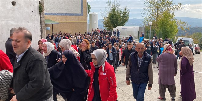 Amasra'da hayatını kaybedenlerin cenazeleri ailelerine verilmeye başlandı