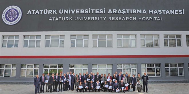 Doktorlar mezun oldukları üniversitede 40 yıl sonra yeniden buluştu