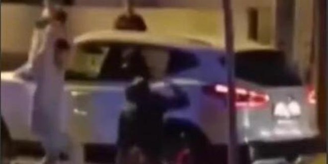 Trafikte tartıştığı kişinin kafasına kaldırım taşıyla vurdu