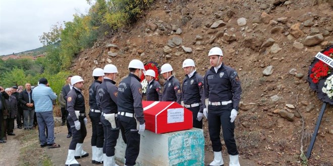 Beyin kanaması geçiren polis memuru hayatını kaybetti