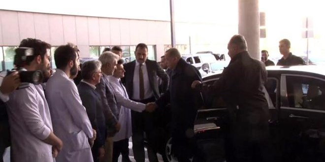 Erdoğan yaralı madencileri hastanede ziyaret etti