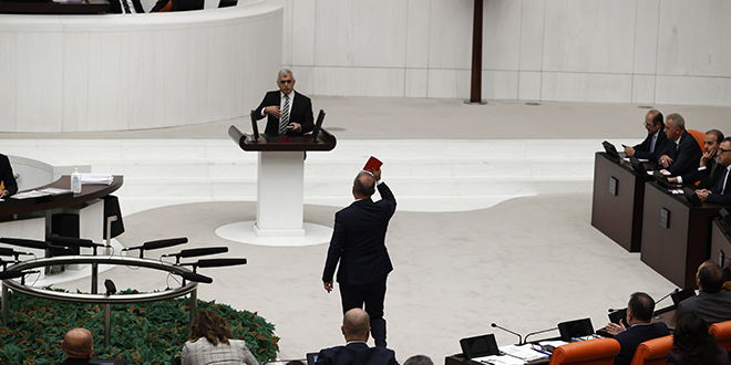 TBMM Genel Kurulunda 'vicdans�z' tart��mas�
