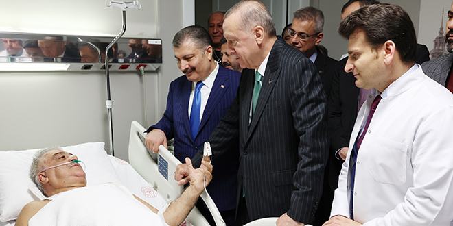 Cumhurbaşkanı Erdoğan, Binali Yıldırım'ı hastanede ziyaret etti