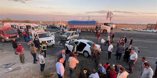 Adıyaman'da zincirleme kaza: 11 yaralı