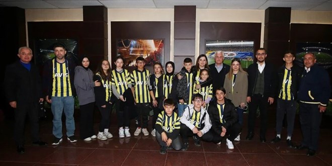 Fenerbahçe, yaralı madencilerin çocuklarını tribünde konuk etti
