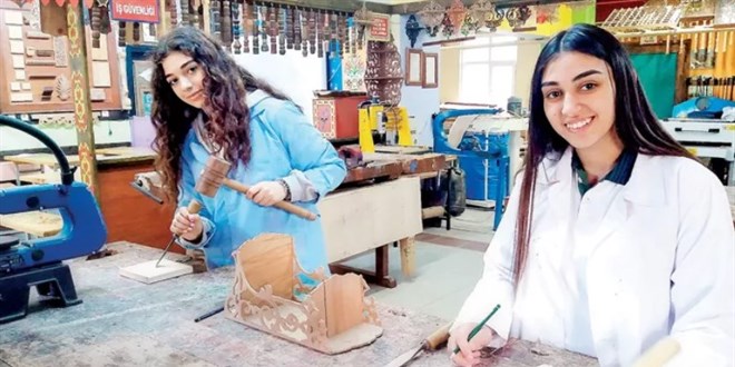 K��kte tarihi staj! Tarihe liseli dokunu�u