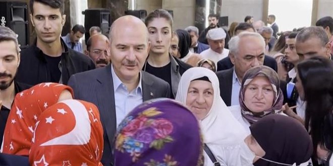 Bakan Soylu, Diyarbakr anneleri ile bir araya geldi