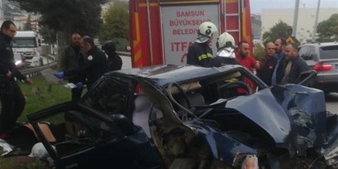 Samsun'da aaca arpan otomobilin srcs ld, 2 kii yaraland