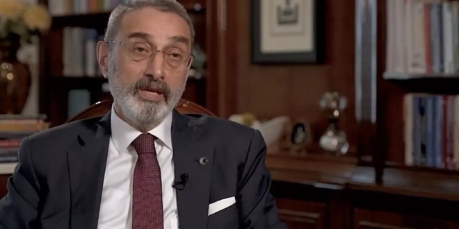 Bakan yardımcısı kurucusu olduğu okuldaki görevinden istifa etmedi