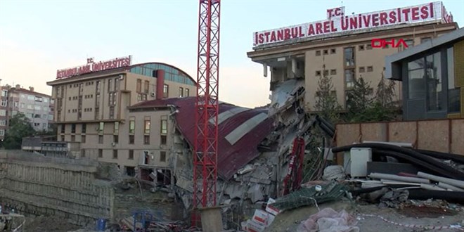 İstinat duvarı çöktü... Üniversite binası yıkıldı