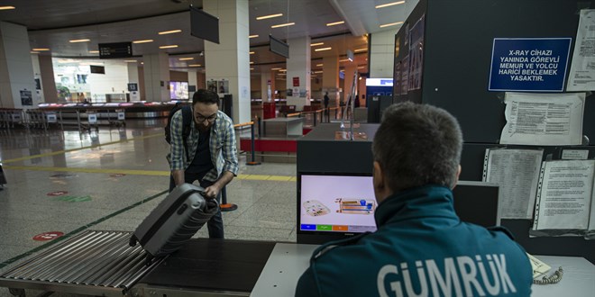 Yolcu beraberinde yurt dışından getirilen telefonlara sıkı takip