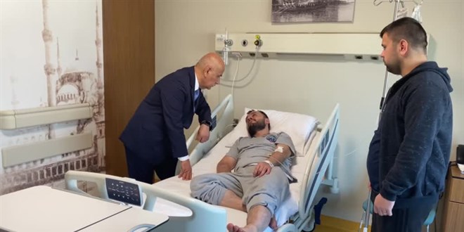 Yoğun bakımdan çıkan maden işçisi, Bakan Kirişci'ye arkadaşlarının durumunu sordu