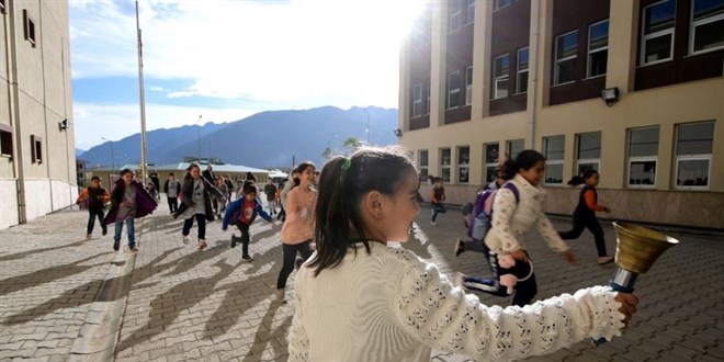 Yeni Yusufeli'nin okullarında ilk ders zili çaldı