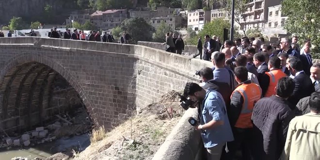 Bakan Karaismailoğlu: Batıya ne yaptıysak, doğuya da aynısını yapıyoruz
