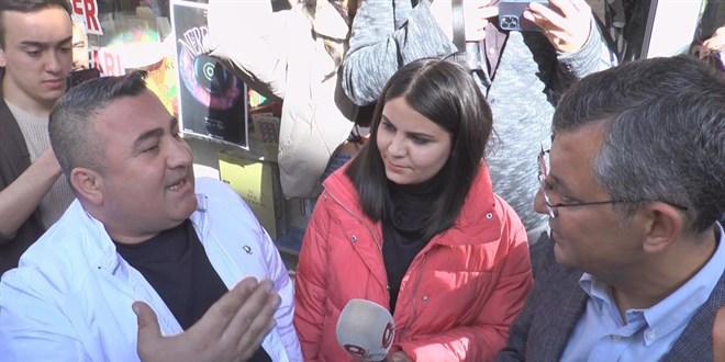 Özel'den 'Genel başkanınızı değiştirin' diyen esnafa: O CHP'lilerin bileceği iş
