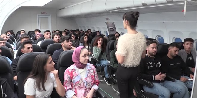Kabin memuru adayları uçağı aratmayan ortamda eğitim görüyor