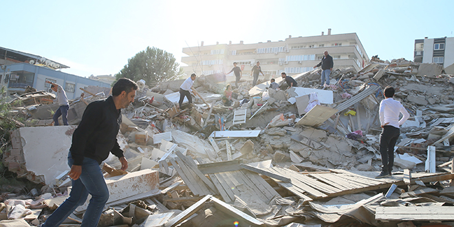 zmir'i sarsan depremin zerinden iki yl geti