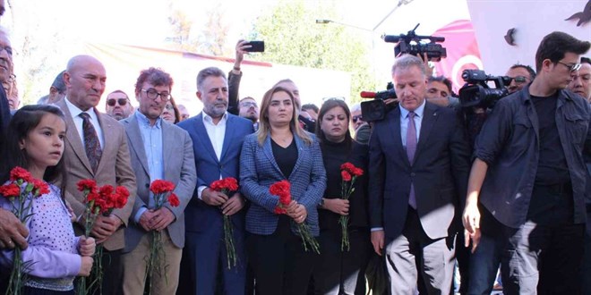İzmir depreminde hayatını kaybedenler etkinliklerle anıldı