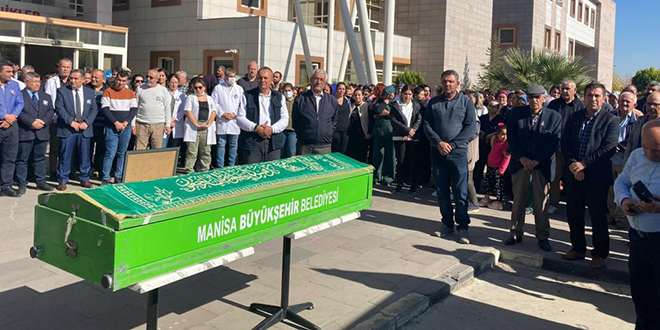 44 yıllık uzman doktor, çalıştığı hastaneden gözyaşlarıyla uğurlandı