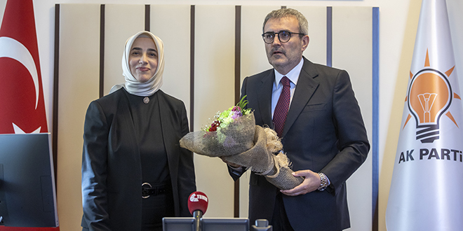 Mahir Ünal, görevini Özlem Zengin'e devretti