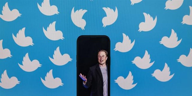Elon Musk, 'mavi tik' ile Twitter'e yeni bir kazan kaps at