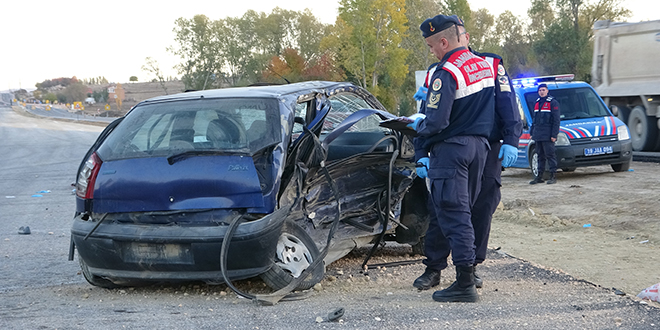 Çorum'daki trafik kazasında biri hamile 3 kişi hayatını kaybetti