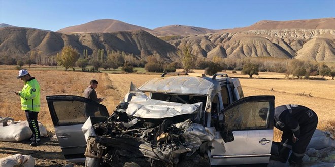 Sivas'ta trafik kazasında 1 uzman çavuş öldü, 5 kişi yaralandı