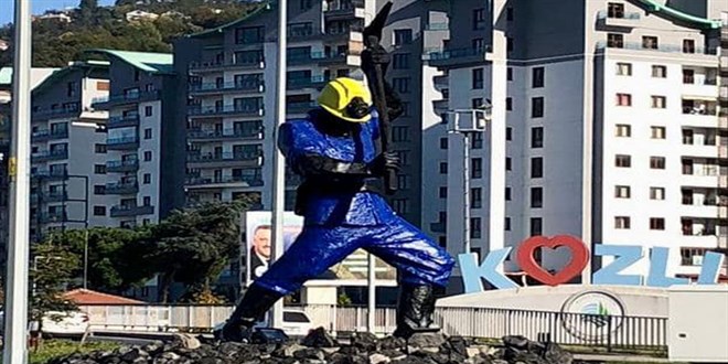 Kozlu Belediye Bakanvekili Ylmaz'dan 'madenci heykeli'nin boyanmasna ilikin aklama
