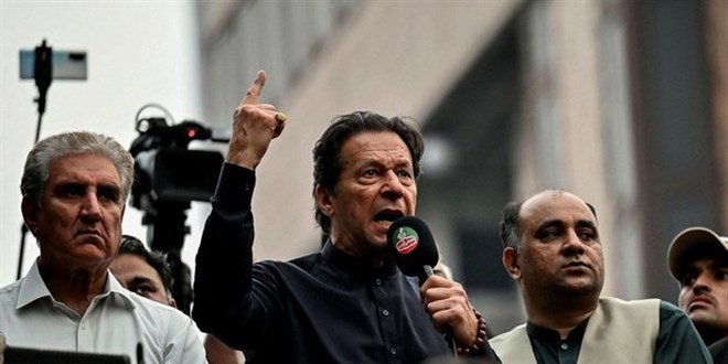 Pakistan eski Başbakanı Han'ın konvoyuna silahlı saldırı: 1 ölü