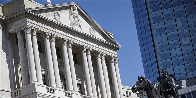 İngiltere Merkez Bankası 33 yılın en sert faiz artışını yaptı