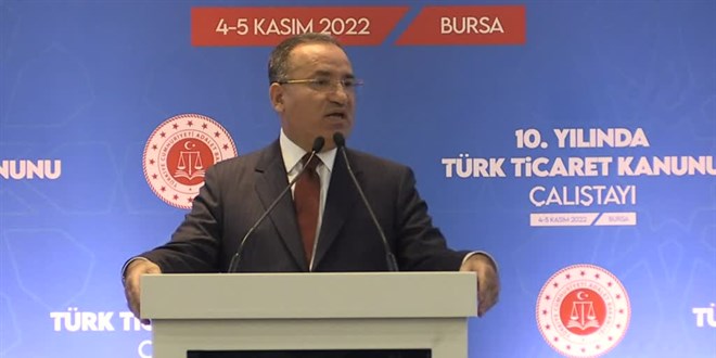 'Başörtüsü düzenlemesi laik devlet anlayışına uygun bir değişikliktir'