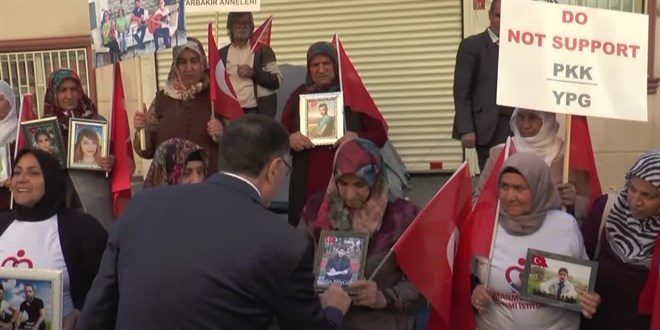 Kamu Başdenetçisi Şeref Malkoç, Diyarbakır annelerini ziyaret etti