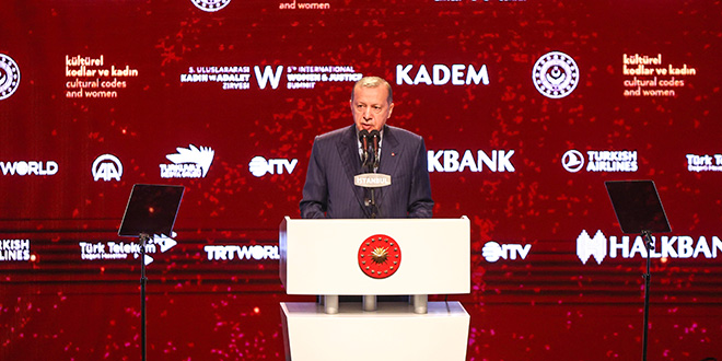 'İkna odalarını kuranlar şimdi başörtüsü sorununu çözelim diyorlar'