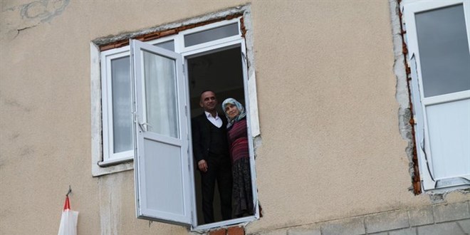 Karadeniz mimarisine yeni örnek: Evi gören gülüyor