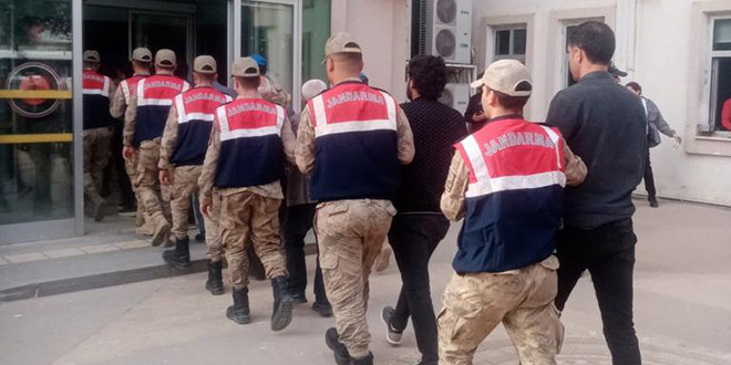 Şırnak Valiliği: Silopi'deki izinsiz gösteride 50 kişi gözaltına alındı