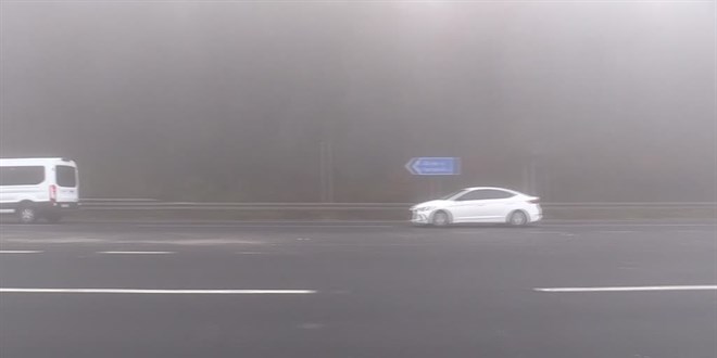 Bolu Dağı'nda sis nedeniyle görüş mesafesi azaldı